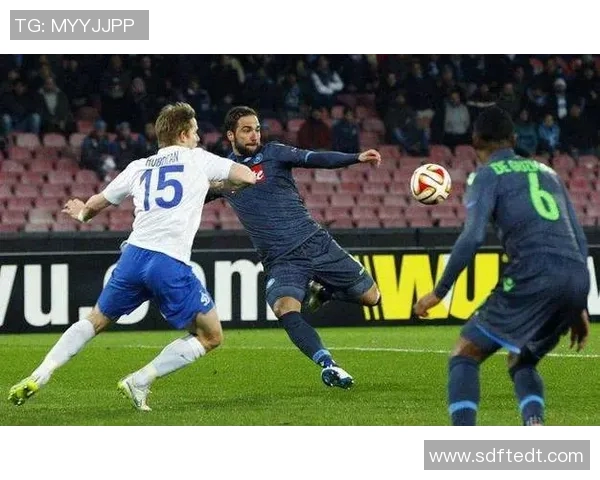 斯托克城主场迎战米德尔球队全力争胜展现实力与决心 斯托克城主场迎战米德尔球队全力争胜展现实力与决心