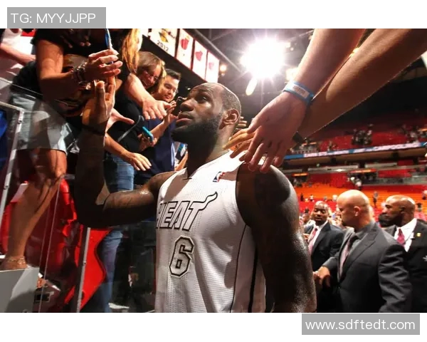 2012年NBA总决赛首战回顾：马刺对热火的经典对决与精彩瞬间分析